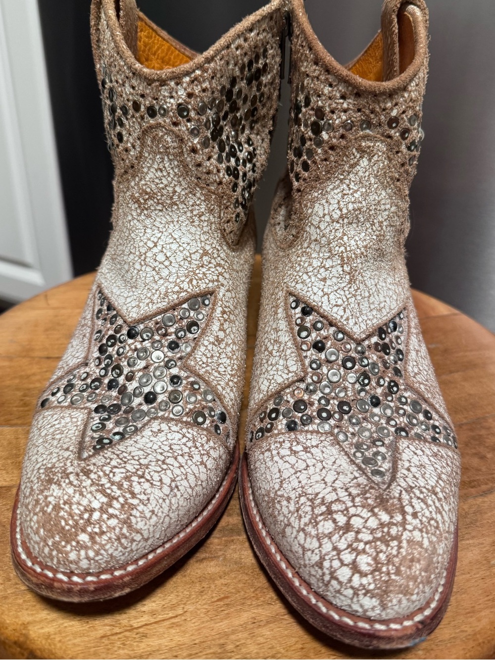 Frye distressed Billy ankle boots size 8.5 EUC